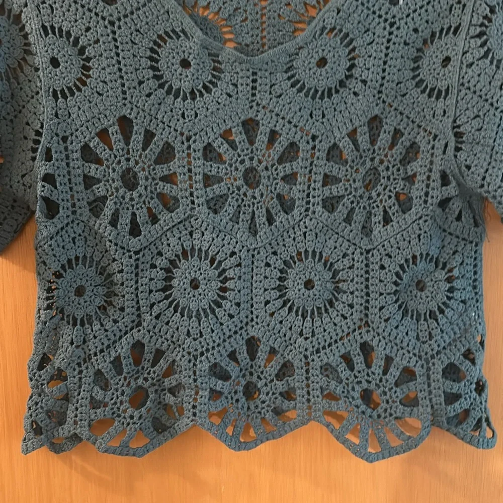 Rebellion Women’s Crochet Doily Short Sleeve Semi Sheer Top Teal Blue Size Small